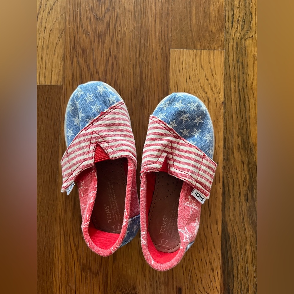 Tom’s Patriotic Shoes 7T